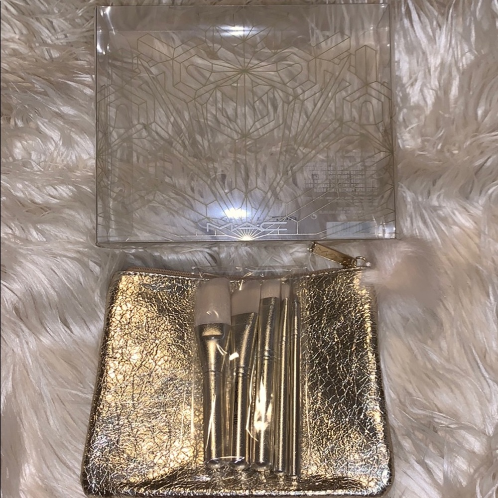 MAC Snow Ball Brush Kit Advanced Gold , 5 Brush